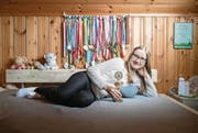 Alina Federer sammelt seit 2003 Medaillen. Damals war die Gossauer Läuferin gerade einmal vier Jahre alt. (Bild: Benjamin Manser)