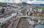 Hinter der St. Leonhardskirche soll die Teilspange unterirdisch zum Güterbahnhof und hinauf zur Liebegg führen. (Bild: Benjamin Manser)