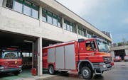 Sanierungsreif: Der Ersatz des Feuerwehrdepots (Baujahr 1969) an der Steinachstrasse ist mit Rücksicht auf die Stadtkasse auf Eis gelegt. (Archivbild: Ralph Ribi)