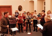 Das Collegium Vocale bei der Probenarbeit für das kommende Konzert. Devise: «Einander hören». (Bild: Peter Küpfer)
