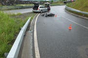 In Eschenbach stürzte ein Töfffahrer bei der Autobahneinfahrt. (Bild: Kapo SG)