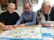 Machen sich für einen Entlastungsstollen unter dem Zuzwiler Kirchhügel stark: Rudolf Peter, Iso Karrer und Peter Link von der zehnköpfigen Ad-Hoc-Gruppe. (Bild: Simon Dudle)