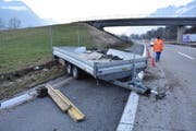 Ein technischer Defekt war wohl daran schuld, dass der Anhänger vom Lastwagen brach. (Bild: Kapo TG)