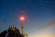SOMMER, NACHT, STERNENHIMMEL, STERNE, HIMMEL, MILCHSTRASSE, SAENTIS, BERG, GEBIRGE, WETTERSTATION (Bild: Keystone)