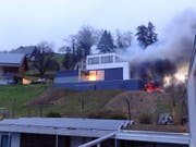 Die Bewohner des Hauses blieben beim Brand unverletzt. (Bild: Kapo SG)