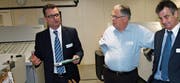 Pascal Schwarz (links) empfing oft Gäste in Flawil. Die Aufnahme entstand bei einem Besuch der Mitglieder des regionalen Jung-Unternehmer-Zentrums. (Bild: Hans Suter)