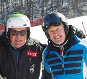 Ohne Bernhard Russi (rechts, mit Beni Giger) gäbe es in Pyeongchang keine Skirennen, denn er hat die Pisten gebaut. (Bild: PD)