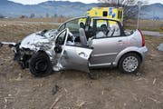 Einer der beiden Unfallwagen. (Bild: Kapo SG)