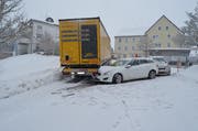 Der Lastwagen und das Auto gerieten ins Rutschen. (Bild: Kapo AR)