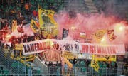 Die Fans der Berner Young Boys in der AFG Arena beim Spiel gegen den FC St. Gallen vom 4. Mai 2013. (Bild: Urs Bucher)