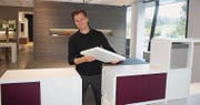Markus Fust wird das neue Regalsystem Flexibilis heute an der Olma vorstellen. (Bilder: Arcangelo Balsamo)