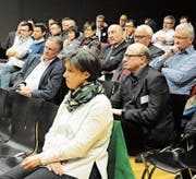 Diskutieren über die neue Stellenmeldepflicht, von links: Michael Kummer (Personalchef Bauwerk Boen Group), Karin Stäbler (Personalchefin Hexagon Geosystems), Nationalrat Thomas Ammann, Peter Kuratli (Leiter kantonales Amt für Wirtschaft und Arbeit), Albrecht Dieffenbacher (Leiter Recht im Staatssekretariat für Migration). (Bilder: Max Tinner)