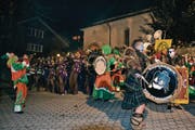 Von links: Guggehüpfer Toggenburg, Lutere Gugge Toggenburg und die Näblschränzer Buchs. (Bilder: Silvia Bollhalder)