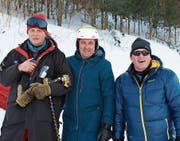 Beni Giger (Mitte) mit Pistenchef Nikolay (links) und dem langjährigen FIS-Renndirektor Günter Hujara. (Bild: PD)