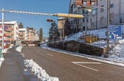 Provisorium: Das neue Lichtsignal im Riethüsli erlaubt dem Bus, nach der Schlaufe durchs Quartier wieder in die Teufener Strasse einzubiegen. (Bild: Leserbild: Daniel Widmer)