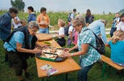 Der neue «Weg mit Weitsicht» verbindet Häggenschwil und Wittenbach. Eröffnet wurde er beim Sittenhueb – auch mit Brettspielen. (Bild: Michel Canonica)