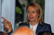 Natalie Rickli berichtet im Widnauer «Hecht» aus der Session. (Bild: mse)