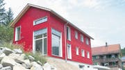 Das erste Einfamilienhaus aus Toggenburger Holzelementen steht in Kaltbrunn. (Bild: pd)