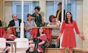 Franziska Zimmerli (Marie-Antoinette) singt in der Bar: «Ich fühl' mich ohne Mann so einsam.» (Bilder: Max Pflüger)