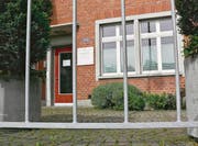 Für den Jugendtreff bleibt die Tür voraussichtlich noch längere Zeit verschlossen. Nach wie vor kann das Jugendnetzwerk Mittelrheintal das Gebäude an der Balgacherstrasse 210 nur als Bürohaus nutzen. (Bild: Bea Sutter)