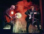 Zwei musikalisch Verrückte auf der Bühne: Die Mozart Heroes mit «Phil the Heroe» (l.) und «Chris the one and only Mozart». (Bild: Ulrike Huber)