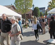 Das prächtige Wetter lockte am Samstag und Sonntag viele Besucher an. Die Marktstände luden zum Stöbern ein.