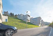 Massige Volumen und leere Restflächen machen die neue Überbauung Birnbäumen im Osten der Stadt St. Gallen gesichtslos. (Bilder: Hanspeter Schiess)
