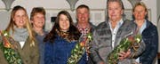 Maja Scherrer, Willi Roth und Erika Egli (hinten von links) scheiden aus der Kirchenvorsteherschaft aus. Die neuen Kirchenvorsteherschaftsmitglieder Martina Geisser, Mirjam Tobler und Werner Ziegler (mit Blumen, vorne von links). (Bild: PD)