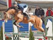 Philippe Gall aus Oberriet feierte zum Auftakt des Oberrieter Hallenspringens gleich einen feinen Doppelsieg. (Bild: Bruno Eigenmann)