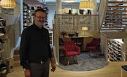Alles umgebaut: Ueli Schneider im Laden an der Goliathgasse. (Bild: Leonardo Da Riz)