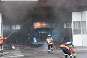 Ein 28-Jähriger verletzte sich durch den entstandenen Rauch leicht. (Bild: Kapo SG)