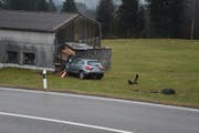 Der Unfallverursacher ist seinen Fahrausweis los. (Bild: Kapo)