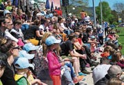 Zuschauerrekord auf der «Amtacker-Tribüne» in Marbach: Das Prachtwetter und der sportliche Wettkampf der Extraklasse lockten so viele Zuschauer wie noch nie an den Rheintal-Duathlon.