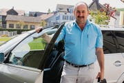 Pfarrer Josef Manser ist mobil – das muss er auch sein, denn er betreut neun Pfarrgemeinden. (Bild: Matthias Giger)