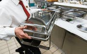 Auch KMU aus der Gastronomie – wie das abgebildete Hotel in Zürich – müssen hin und wieder investieren. (Bild: Christian Beutler/Key (30. März 2017))