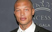 Wie das Leben so spielt: Jeremy Meeks von der Strassen-Gang über den Laufsteg und am Samstag im Ivy Club. (Bild: Gabriel Olsen/Getty)