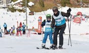 Den teilnehmenden Familien machten die gemeinsamen Stunden im Schnee viel Spass. (Bilder: PD)