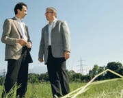 Wenn sich zwei freuen: Martin Feuerstein möchte lieber heute als morgen nach Rüthi zügeln. Thomas Ammann bereitet ihm dafür mit der Zubringerstrasse zum Bauland hinter der «Continental» den Weg. (Bild: Kurt Latzer)