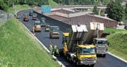 1900 Tonnen Asphalt flachgewalzt (Bild: PD)