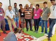 Es werden Freiwillige gesucht, die Flüchtlingen helfen, die deutsche Sprache zu erlernen. (Bild: gk)