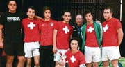 FC Widnau City (hinten von links): Marko Jovicic, Driton Junuzi, Lavdrim Bajralija, Ogün Hot, Organisator Rüdiger Heid, Mehmet Bakan und Augustin Jagustin. Vorne: Captain Ali Jusefi mit dem Silberpokal. (Bild: pd)