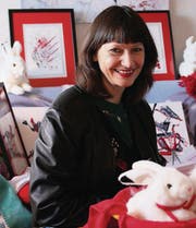 Plüschhäschen stehen bei Irene Varga als Maskottchen gegen Tierversuche, die sie für sinnlos hält. (Bild: Martin Preisser)