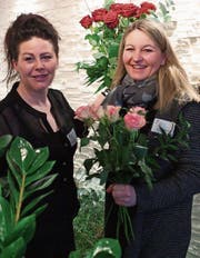 Fabienna Wobmann (rechts) führt zusammen mit Christina Raschle die Floristik Laube in Lichtensteig. (Bild: Sascha Erni)