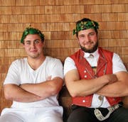 Rico Baumann und Beat Wickli mit dem Appenzeller Kranz (von links). (Bild: PD)