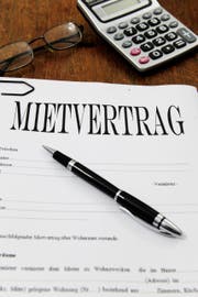 Der Mietvertrag regelt das Verhältnis zwischen dem Eigentümer einer Wohnung und dem Mieter. (Bild: Archiv)