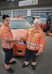 Marco Fässler tritt die Nachfolge von René Allenspach (rechts) als Bauamtsarbeiter an. (Bild: Ralph Ribi)