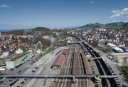 Beim Bahnhof St. Fiden werden die Areale links und rechts der Gleise umgezont. (Bild: Ralph Ribi (10. April 2017))
