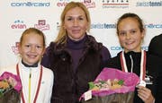 Karolina Kozakova (links) wird von ihrer Mutter Jana trainiert. Im Sommer 2017 trainierte auch Alina Granwehr bei ihr. (Bild: Marie Theres Brühwiler)