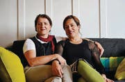 Viel Loyalität zwischen Schwestern: Anita und Cornelia Hohengasser kennen keine Rivalität. (Bild: Hanspeter Schiess)