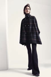 Ponchos, auch sportive, sind diesen Herbst/Winter hip. (Bild: Cinque Women)